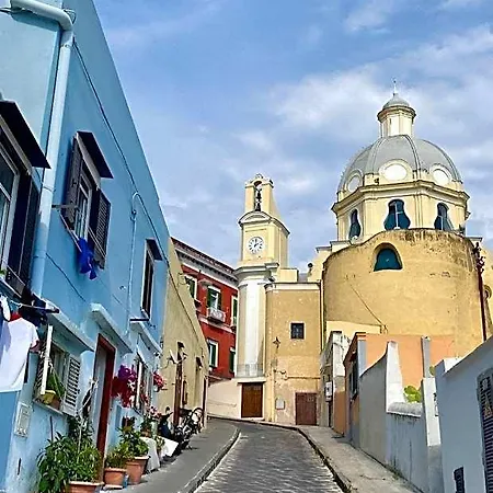 Sonnino Oda ve Kahvaltı 4*